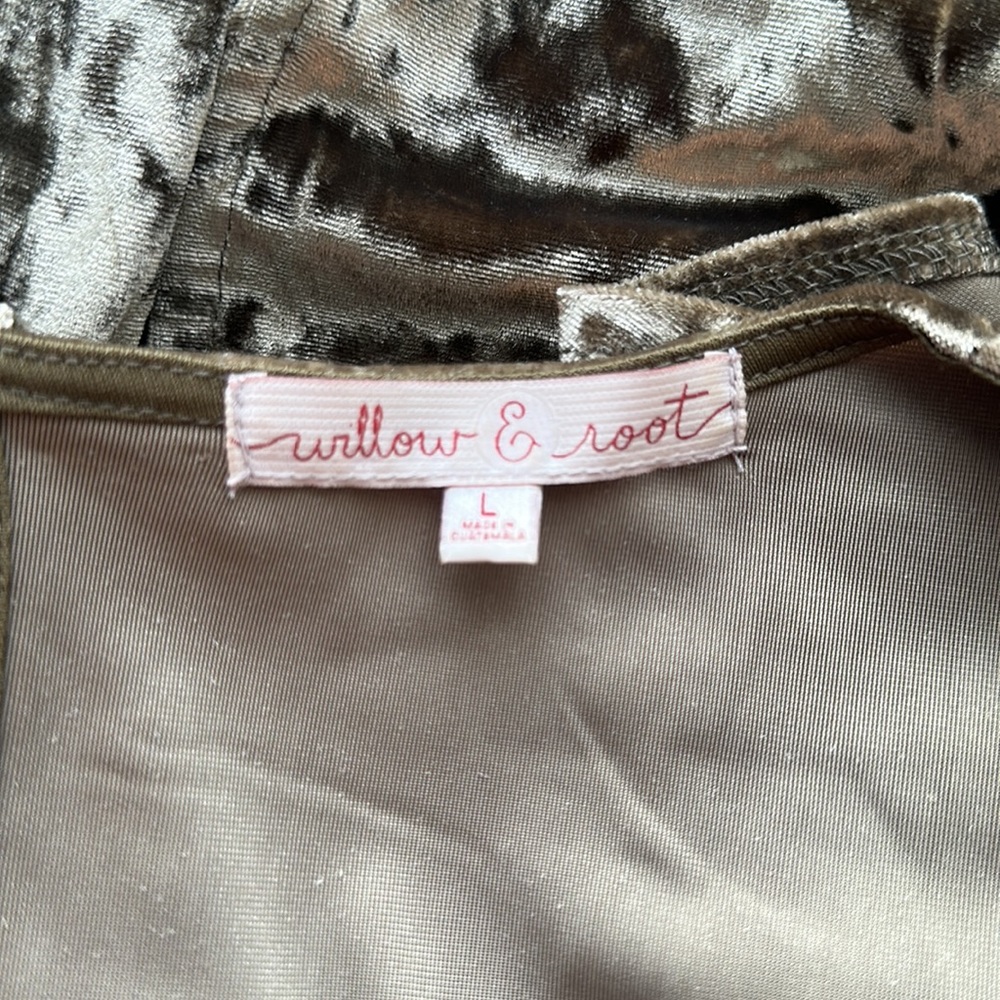 ❌SOLD❌Willow & Root Open Back Velvet Top - Picture 5 of 7